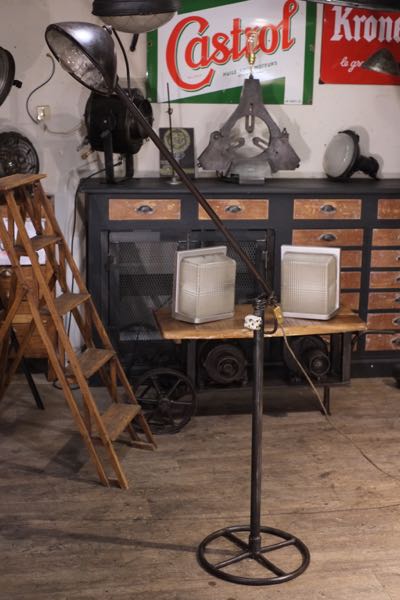 lampe luminaire ancien  d'atelier 